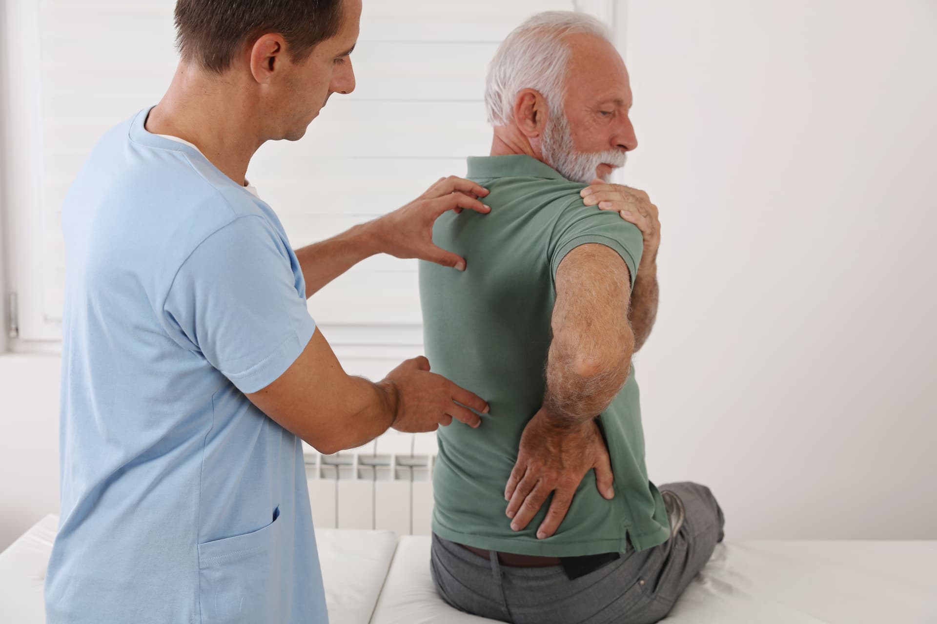 man seeing a physical therapist because of back pain